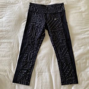 Nike Cropped Leggings - Japan